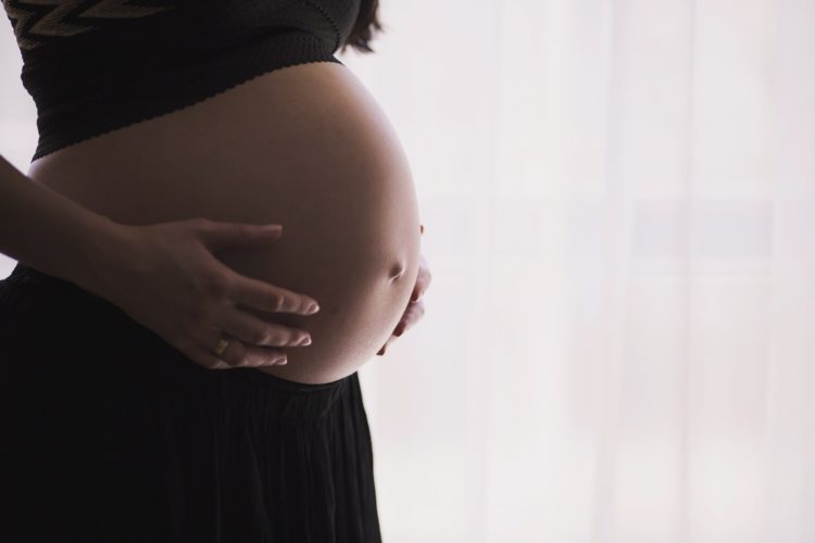 Prawo kobiet w ciąży i w okresie połogu do dodatkowej opieki zdrowotnej